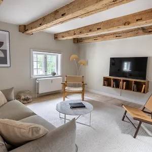 With Exposed Ceiling Beams Appartement